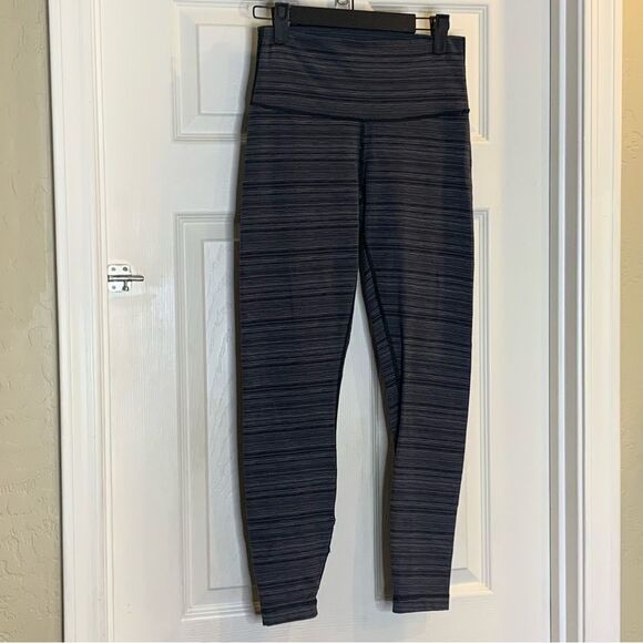 Lululemon High Times Luxtreme 25” Leggings Black and Gray Striped Size 4 - Picture 3 of 7